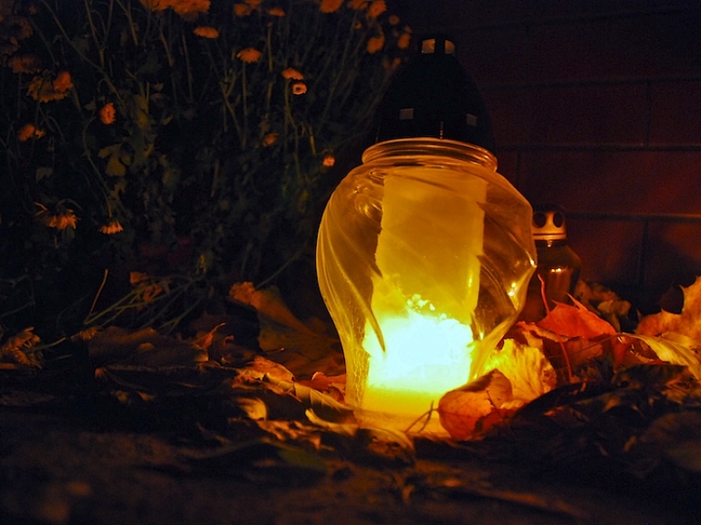 Arī daugavpilieši pauž līdzjūtību Ēģiptē notikušās aviokatastrofas bojāgājušo tuviniekiem

