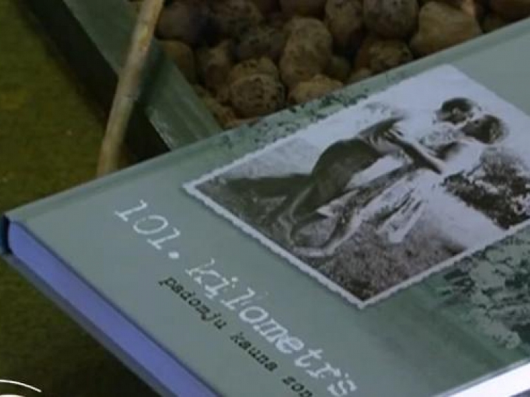Ķirbižos aizvadīti grāmatas "101.kilometrs. Padomju kauna zona" atvēršanas svētki

