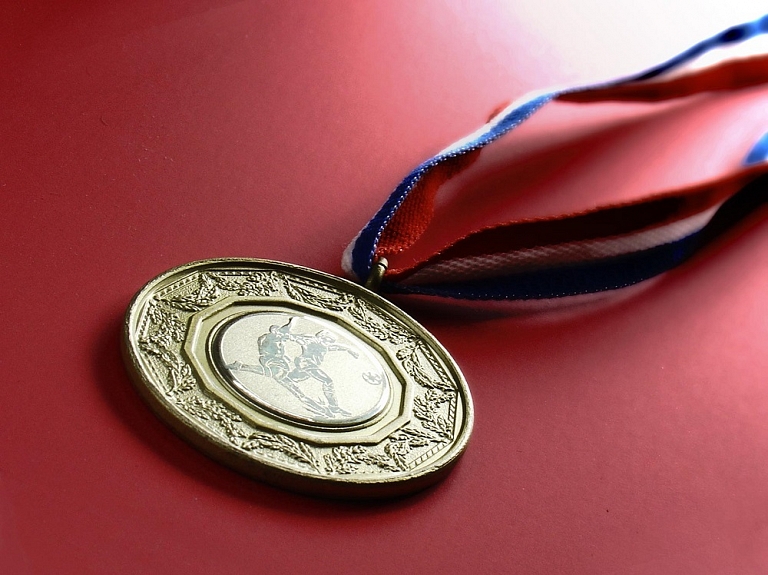Ogrēniešiem 7 medaļas karatē čempionātā

