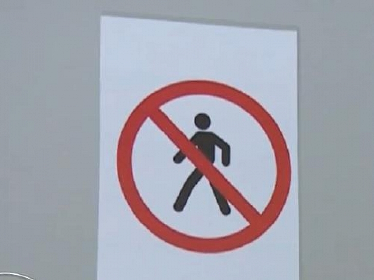 Veselības aprūpes centra ēka Varakļānos – bīstama

