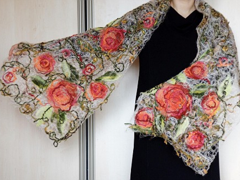 Krāslavā apgūst jaunu adīšanas  tehniku

