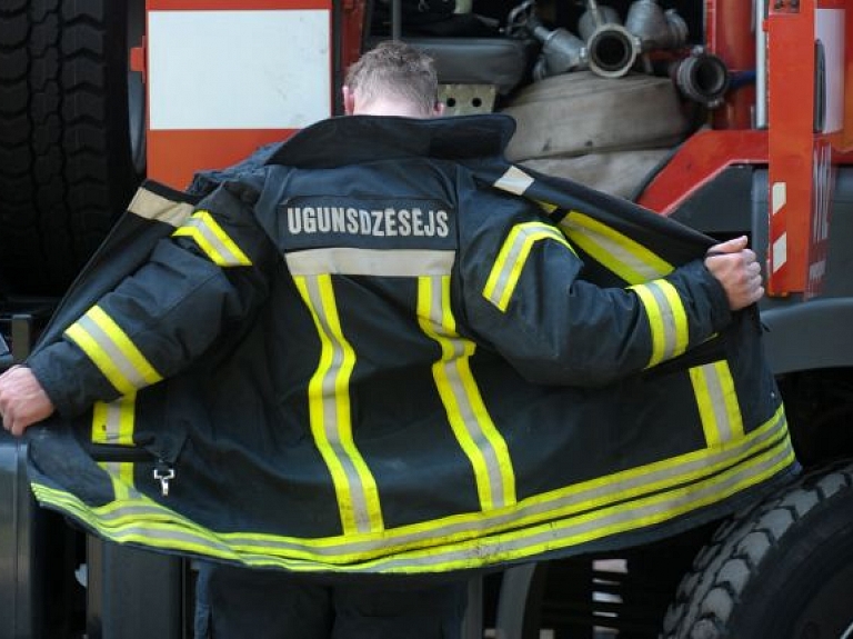 Ādažos akā iekritis suns