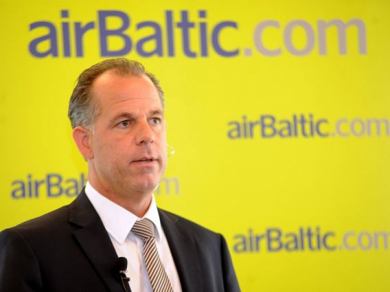 Gauss: Nav nekādas vienošanās par "Sukhoi" lidmašīnu piegādi "airBaltic"

