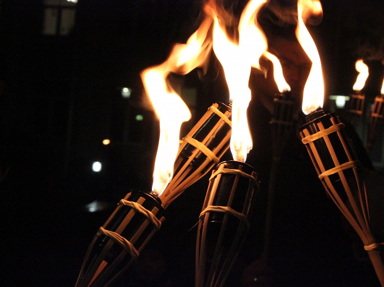 Jūrmalā un Ķemeros notiks tradicionālie lāpu gājieni

