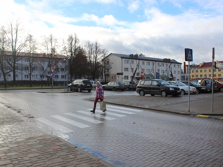 Gājēju drošībai pie "Valletas" ierīkota jauna pāreja

