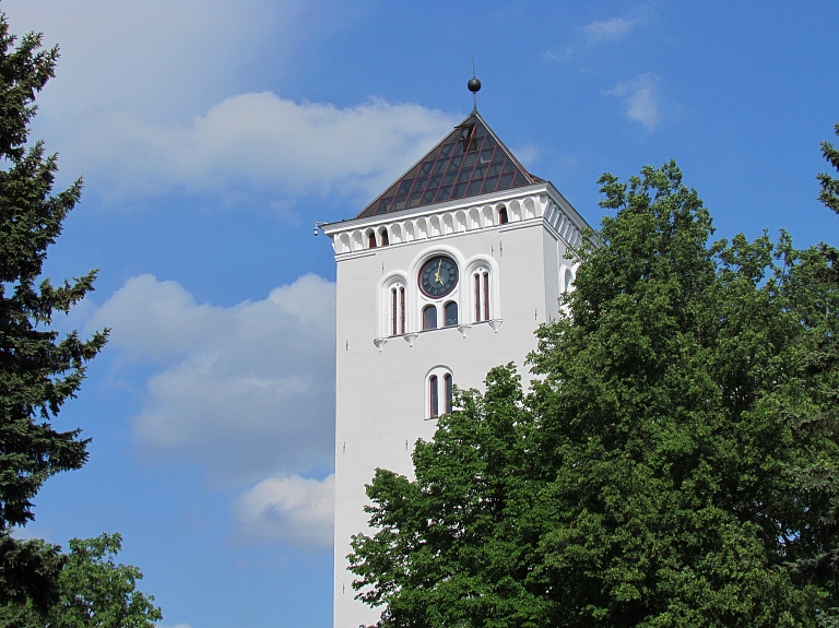 Jelgavas Svētās Trīsvienības baznīcas tornis svin piecu gadu jubileju


