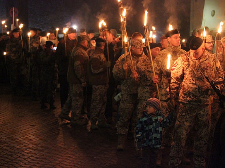 Jelgavnieki dosies tradicionālajā lāpu gājienā
