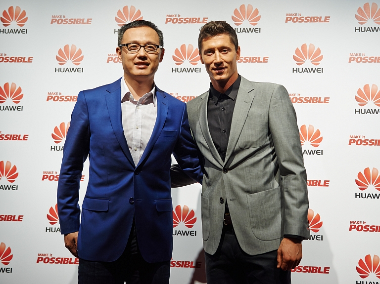 Par jauno Huawei vēstnieku kļūst poļu futbolists Roberts Levandovskis

