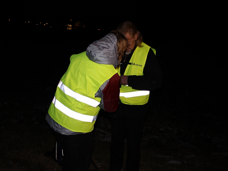 CSDD kopā ar partneriem Liepājas apkārtnē glābs "tumšos gājējus"

