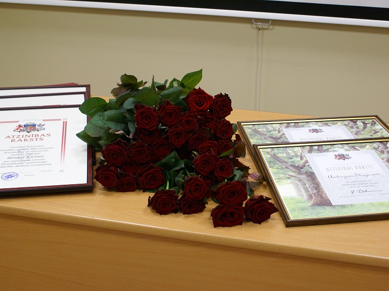 Krāslavā piešķir Pateicības rakstus

