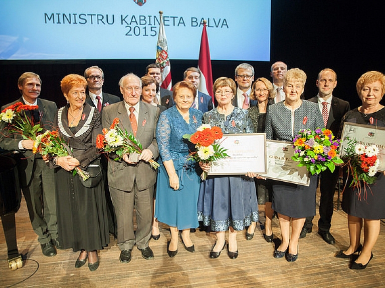 Cēsīs godina Latvijas izcilības - šī gada Ministru kabineta balvas laureātus

