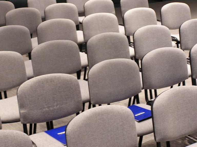 Valkas domes Izglītības un kultūras daļas darbinieki piedalās konferencē