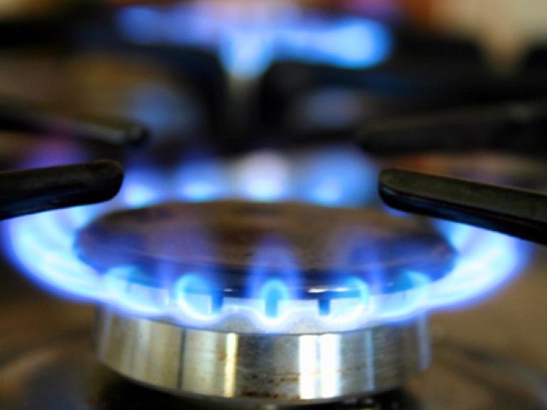 Gāzes noplūdes dēļ no mājas Limbažos evakuē 20 cilvēkus

