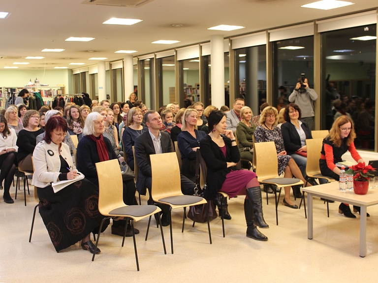 Valmieras integrētā bibliotēka svin astoņu gadu jubileju

