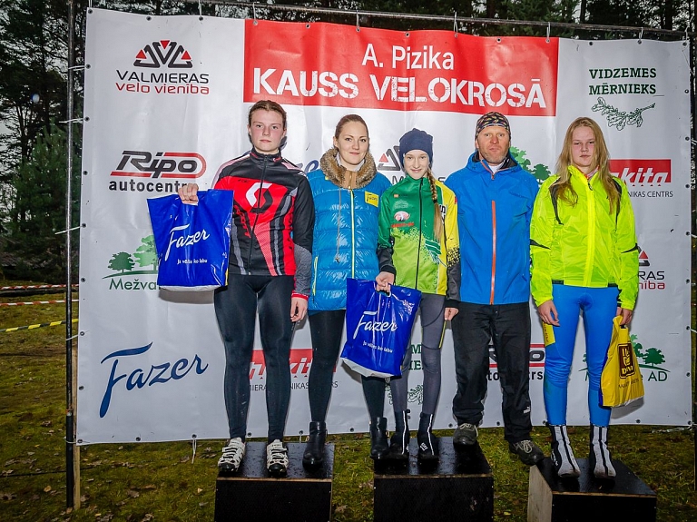 Smiltenes BJSS riteņbraucēji savās mājas un Valmierā sacenšas A.Pizika kausa izcīņas posmos

