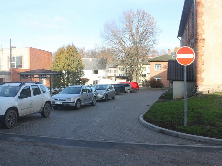 2015.gadā Smiltenes pilsētā veikti nelieli pārbūves un labiekārtošanas darbi dažādās pilsētas vietās