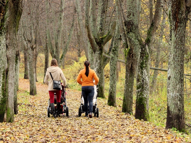 Šodien ievērojami nokrišņi nav gaidāmi, rīt dienas laikā piesals