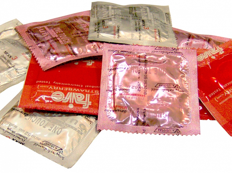 Mūzikas klubi "Jelgavas krekli" un "Tonuss" iesaistās akcijā "HIV nešķiro - domā par drošību!"
