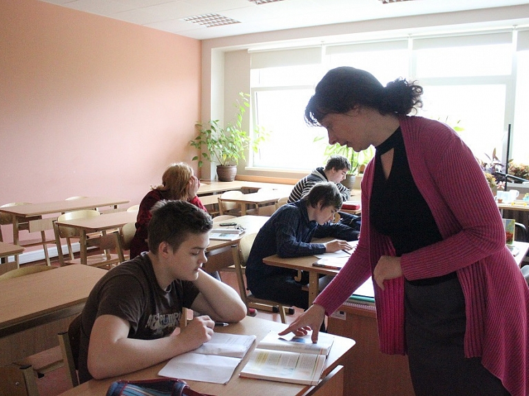 Ādažu vidusskola un Bērnu un jauniešu sporta skola aicina vecākus streika dienā nevest bērnus uz skolu
