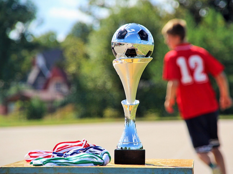 Aicina piedalīties Ādažu novada kausa izcīņā telpu futbolā