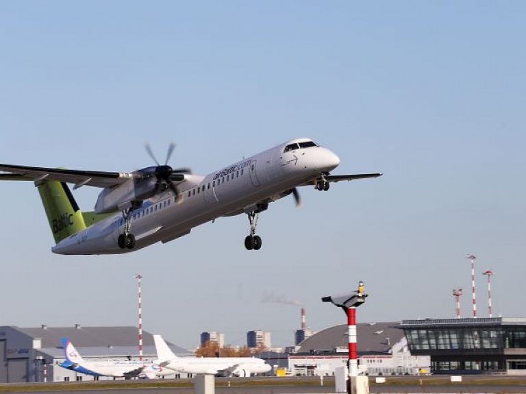 "airBaltic" lidmašīna iekļuvusi turbulencē; trīs cilvēki ievainoti