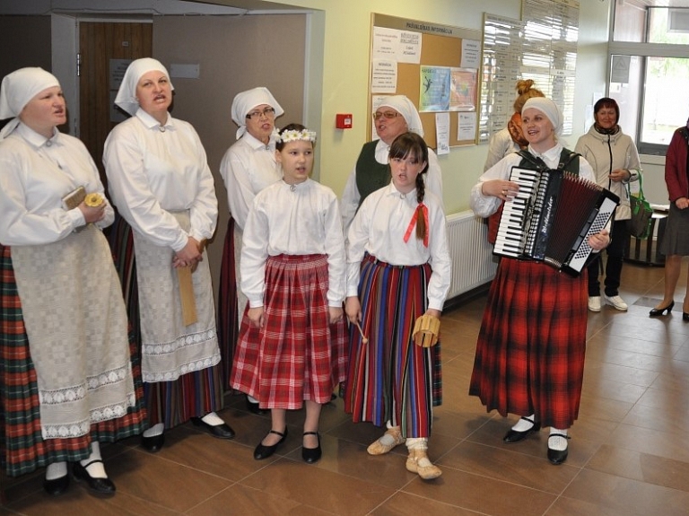 "Dzeipori" dodas uz folkloras festivālu Lietuvā