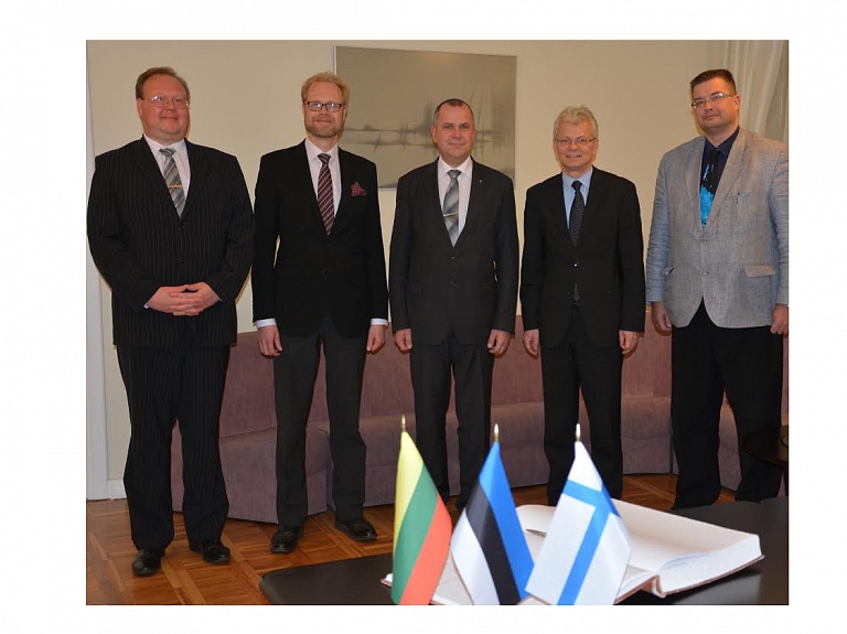 Valmierā ierodas Lietuvas, Igaunijas un Somijas vēstnieki

