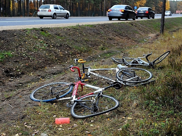 Negadījumā Garkalnē cietušie riteņbraucēji Ziemassvētku brīvdienās dosies uz rehabilitācijas centru

