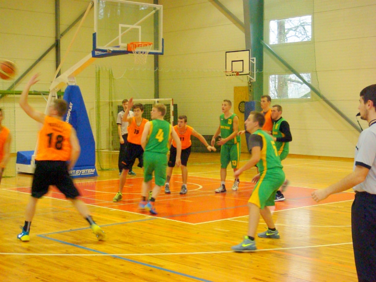Smiltenes tehnikuma basketbolisti – sestie republikā

