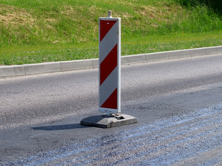 Satiksmi pār Lielupes tiltu uz Liepājas šosejas pārslēgs uz pastāvīgo tiltu

