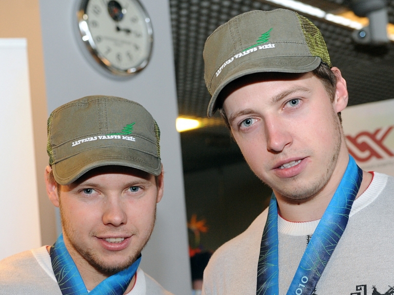 Brāļiem Šiciem piektā vieta Pasaules kausa sezonas pirmajā posmā

