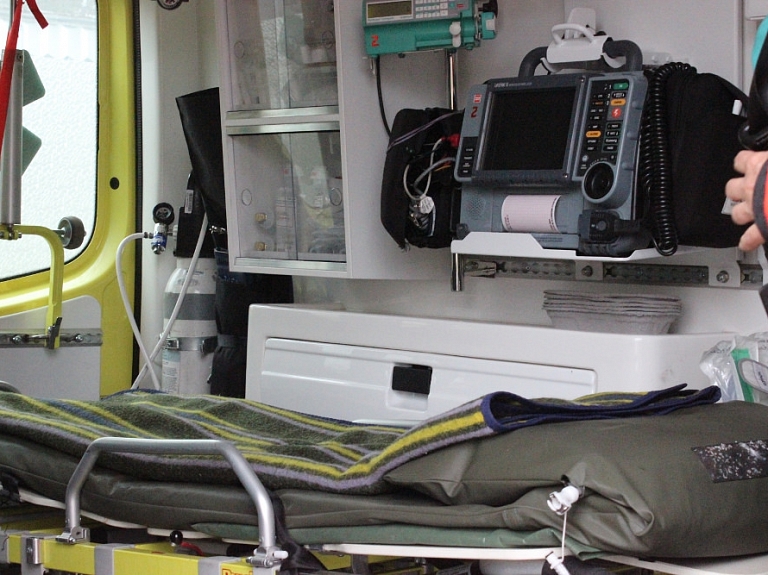 Rīgā ātrās palīdzības mediķiem izdodas reanimēt vīrieti, kuram iestājusies klīniskā nāve