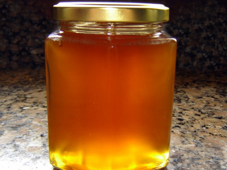 Viļakas sociālās aprūpes centra iemītniekiem dāvā medu