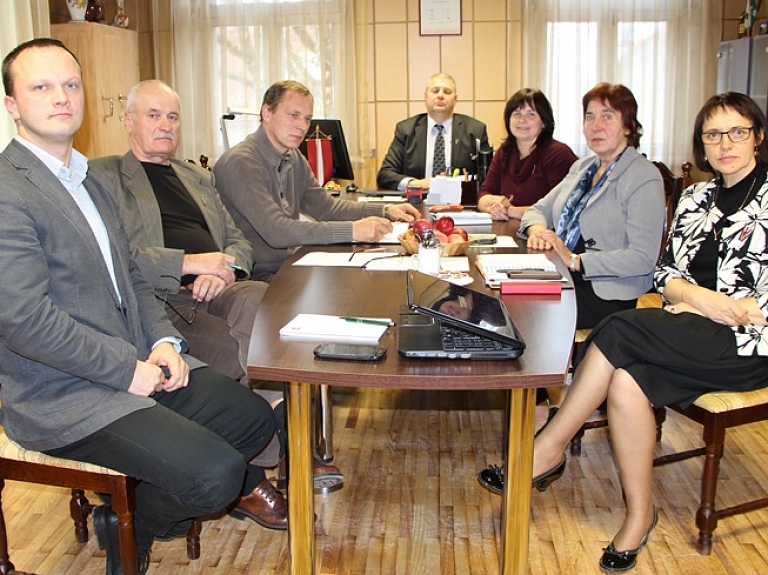  Alojas novada deputāti spriež par sadarbības veicināšanu