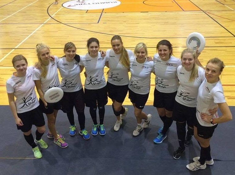 Valmieras frisbijisti aizvadījuši pirmo Latvijas Frisbija līgas sabraukumu šajā sezonā

