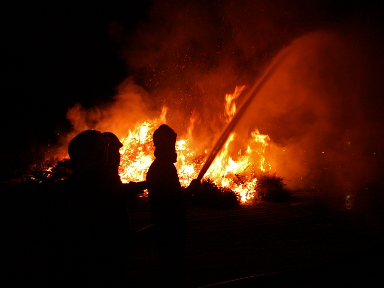 Krustpils novadā degusi divstāvu koka dzīvojamā māja