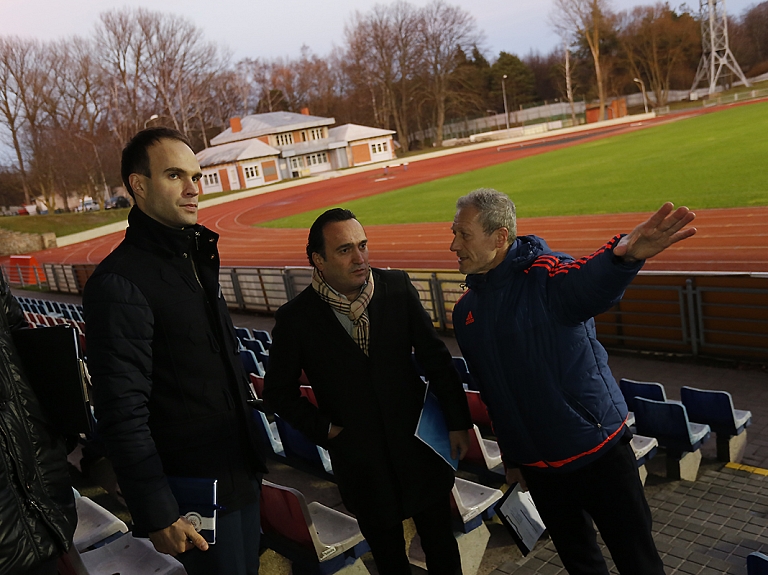 UEFA un LFF inspektē Daugavas stadionu Liepājā

