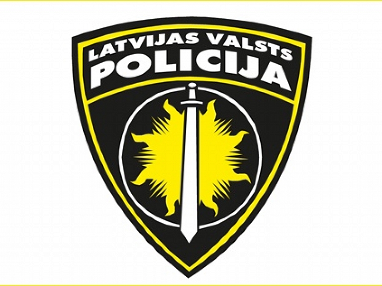 Apbalvo par godu Valsts policijas 97.gadadienai

