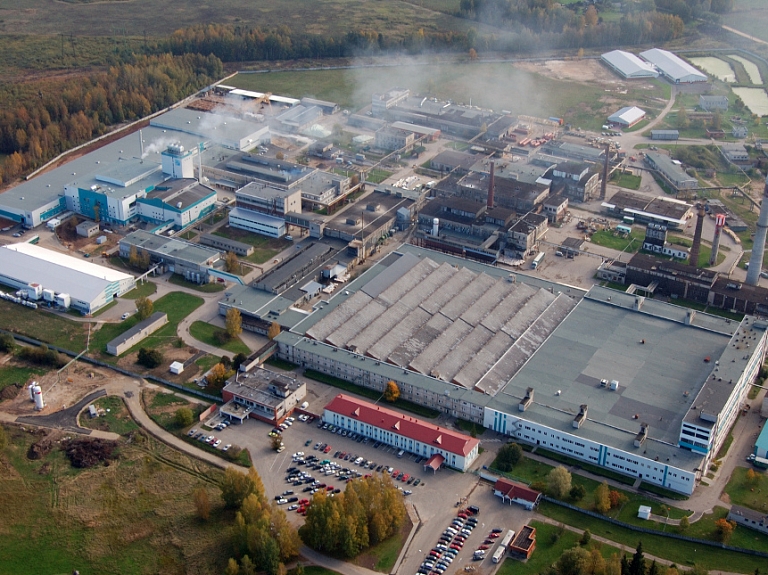 Brīvdienās dedzis "Valmieras stikla šķiedras" jumts


