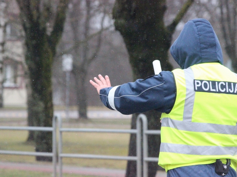 Uz Bauskas šosejas pie Iecavas negadījuma dēļ daļēji bloķēta satiksme

