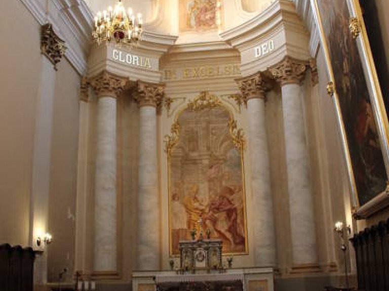 Krāslavas Svētā Ludvika Romas katoļu baznīcā restaurēta Kastaldi 18.gadsimta altāra freska

