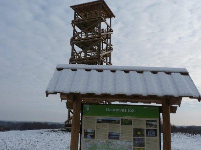 Pabeigta jaunas dabas tūrisma infrastruktūras izveidošana vairākās īpaši aizsargājamās dabas teritorijās Latgalē

