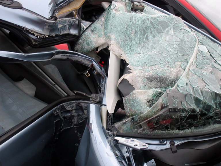 Gulbenes novadā avarējusi iereibuša šofera vadīta automašīna