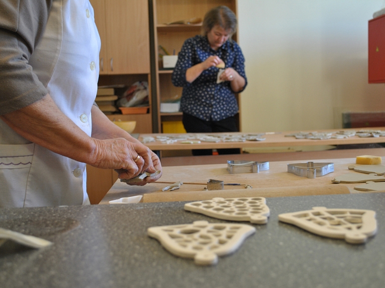 500 māla zvaniņi rotā Līvānu Ziemassvētku egli


