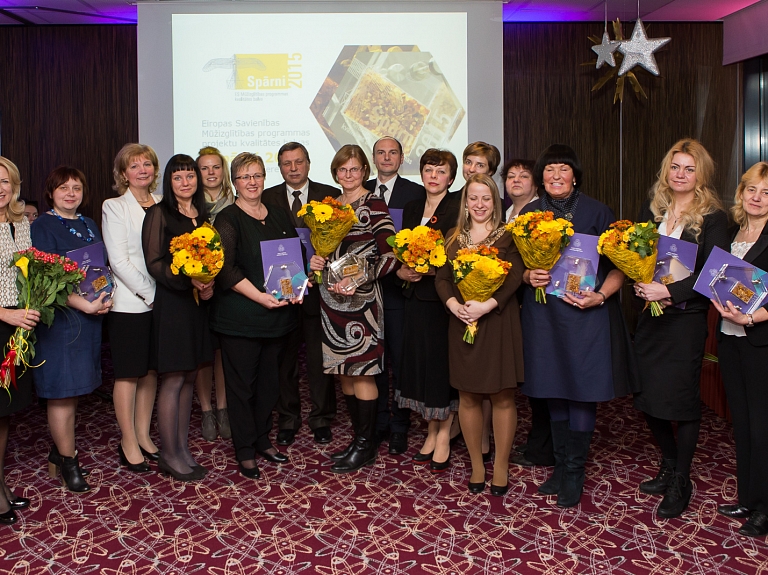 Daugavpils Valsts tehnikums saņem ES Mūžizglītības programmas projektu kvalitātes balvu "Spārni 2015"

