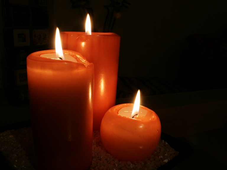 Ludzā dega adventes vainags

