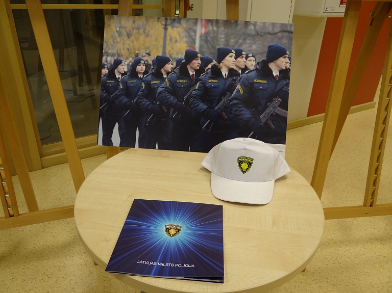 Apbalvos Jelgavas policijas iecirkņa amatpersonas