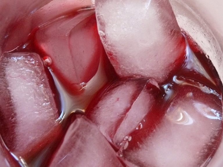 Rīgas reģionā jaunietis saindējas ar alkoholu