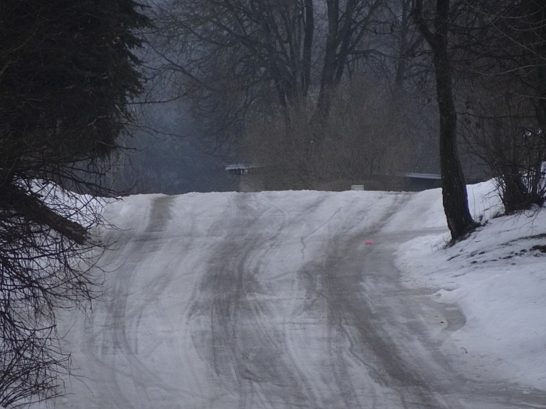 Siguldas virzienā apledo ceļi 

