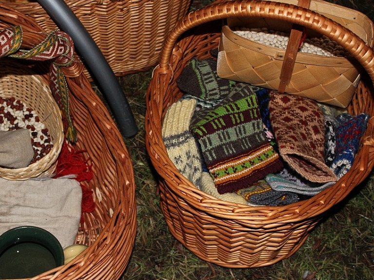 Atjaunotajās pārcēlāju mājās Carnikavā svinēs ziemas saulgriežus

